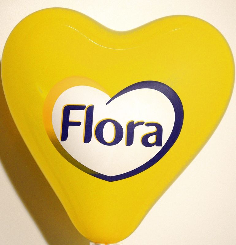 CMYK print on a balloon: Flora heart balloon