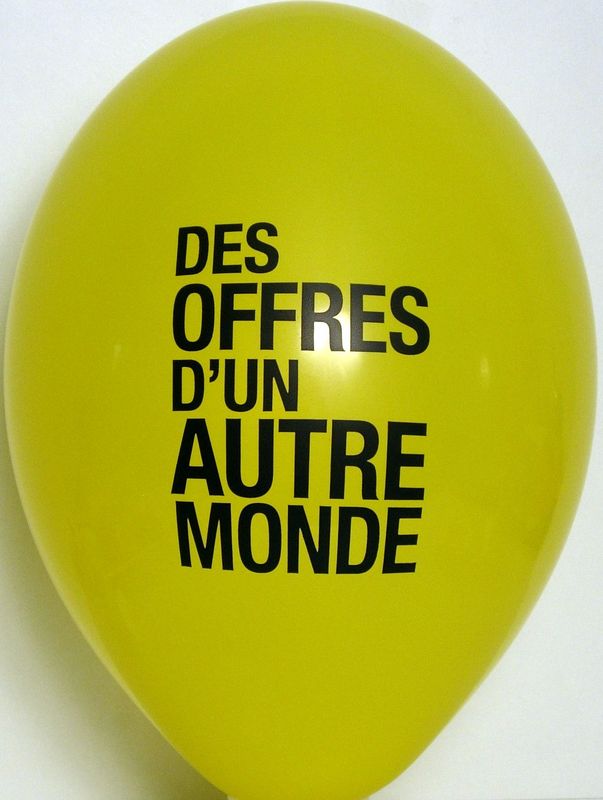 Spot-colour print on a balloon: 'Des offres d'un autre monde'
