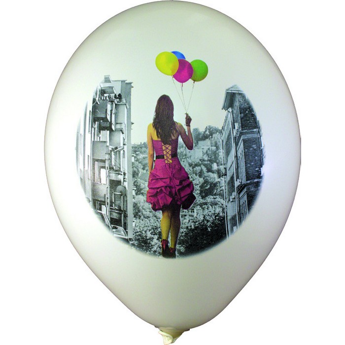 The same photo printed on a white balloon