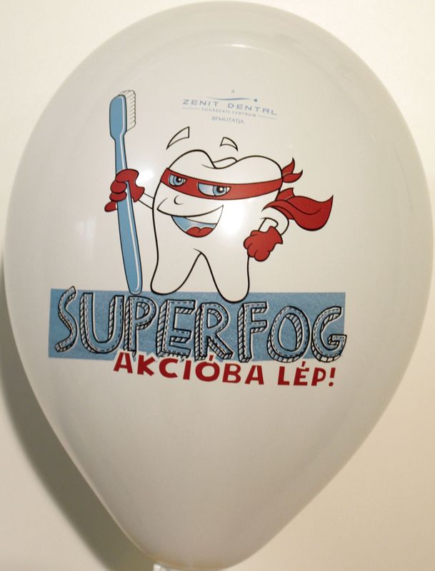 Spot-colour print on a balloon: Superfog
